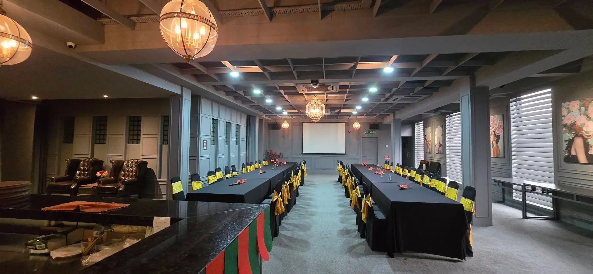 Regno KL Carousel food and beverage ad: Discount ad: celebrate birthdays and weddings from RM4,300, frame 2 of 4