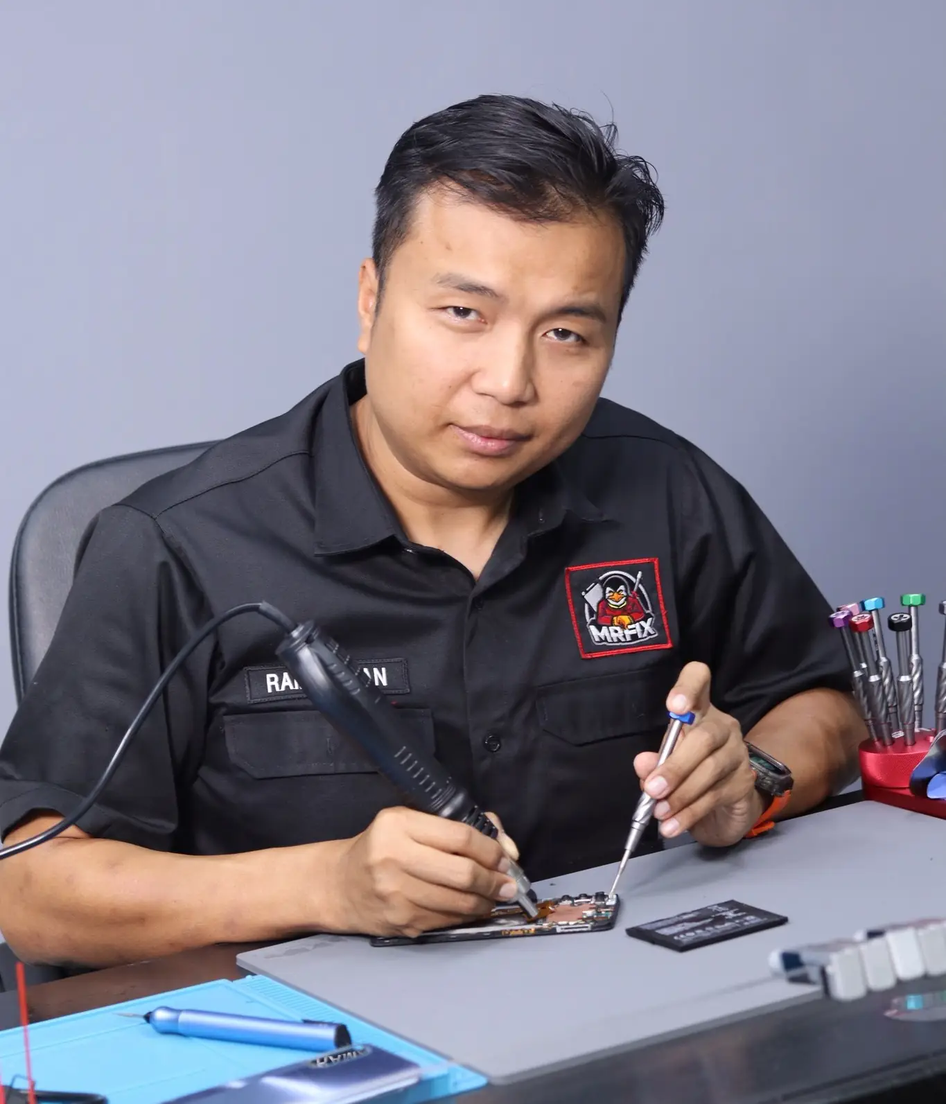 MRFIX Cheras Static electronics ad: Founder ad for the trusted technician repairing your phone and laptop