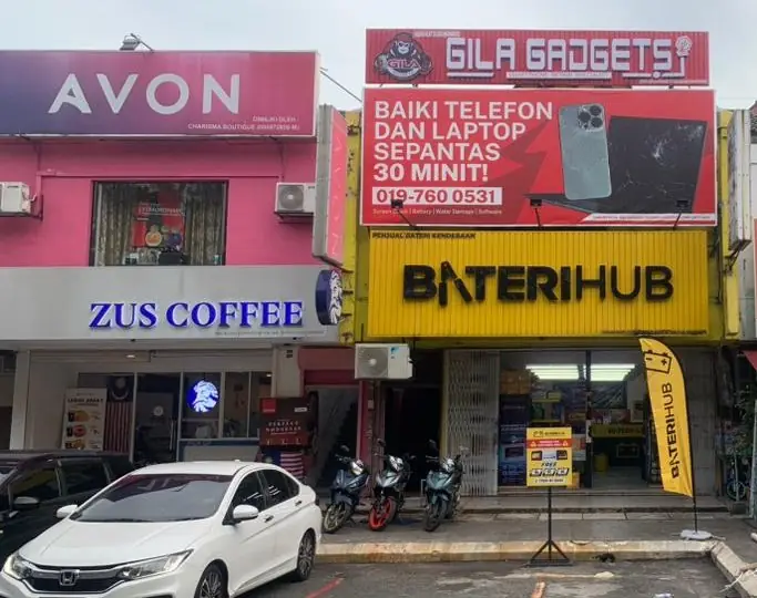 Gila Gadgets Shah Alam Seksyen 18 Static electronics ad: Feature-callout ad for phone and laptop repair done in 30 minutes