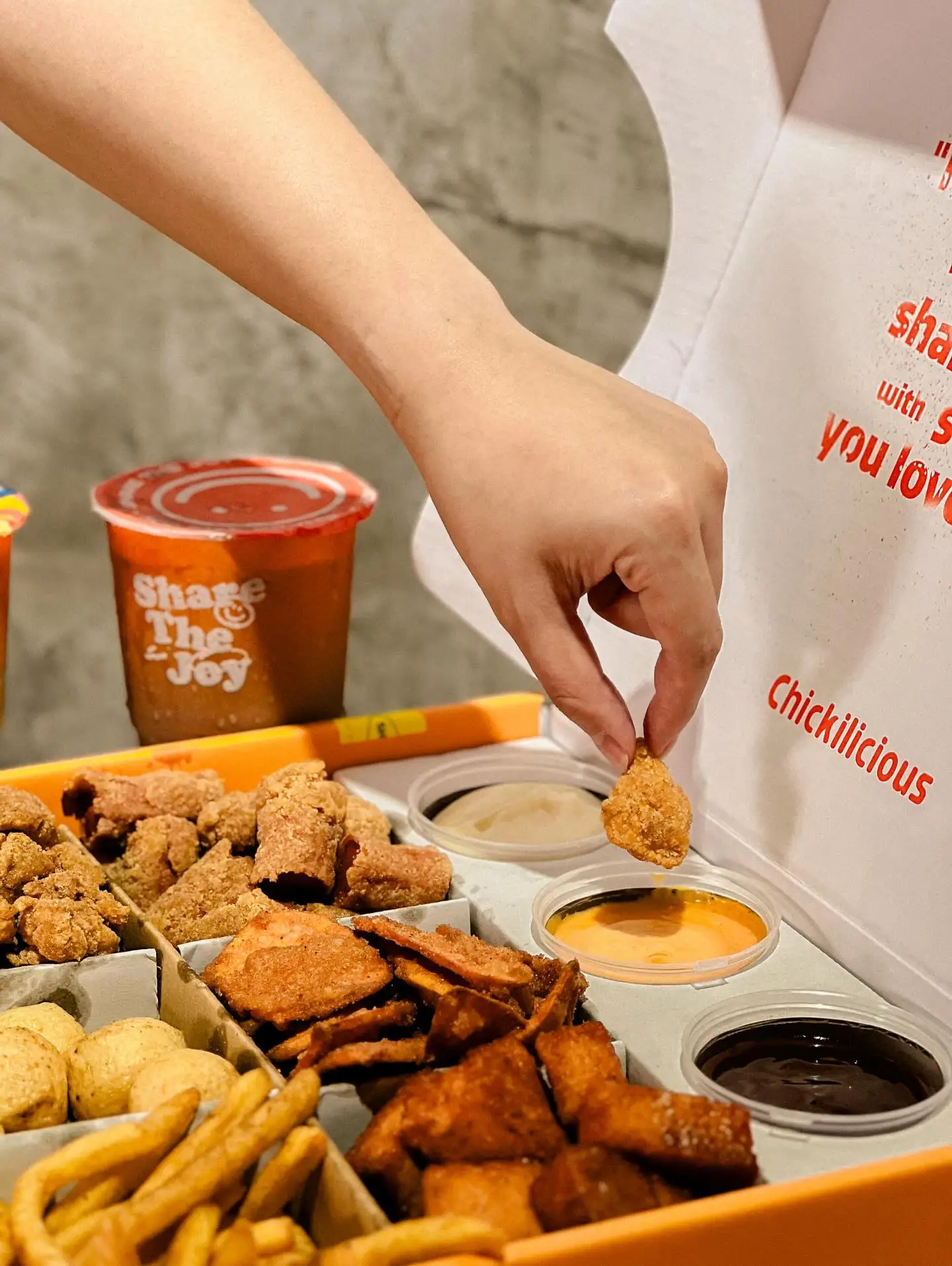 Chickilicious Carousel food and beverage ad: Lifestyle ad for sharing a snack box with someone you love, frame 3 of 5