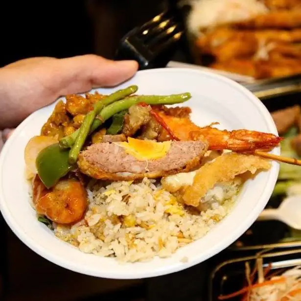 Canton2go Carousel food and beverage ad: Showcase ad for a mini buffet delivered to your doorstep, frame 2 of 6