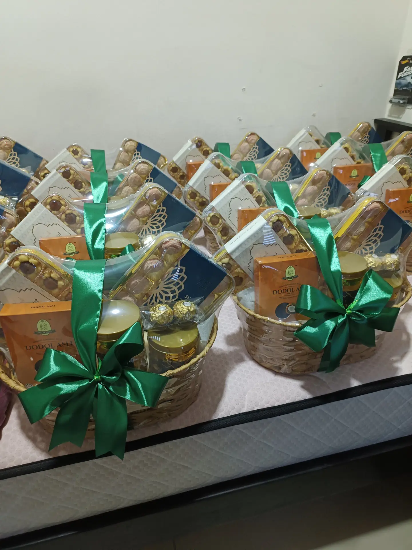 DiniGifts.Com Static florists and gifting ad: Showcase ad for hamper Raya RM100 ready stok