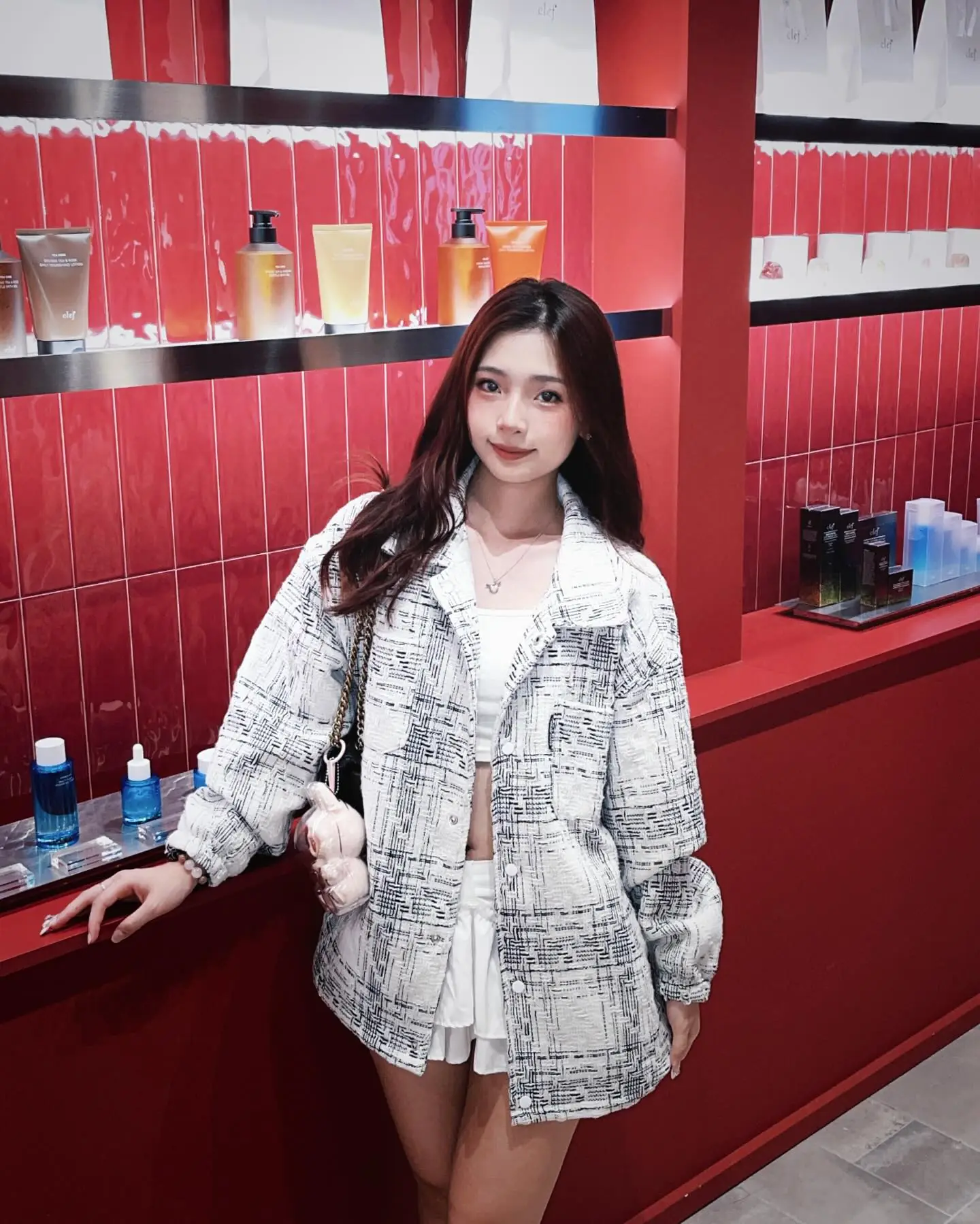 CLEF Beauty Carousel skincare ad: Lifestyle ad for an influencer styled with the brand’s shopping bag, frame 3 of 6