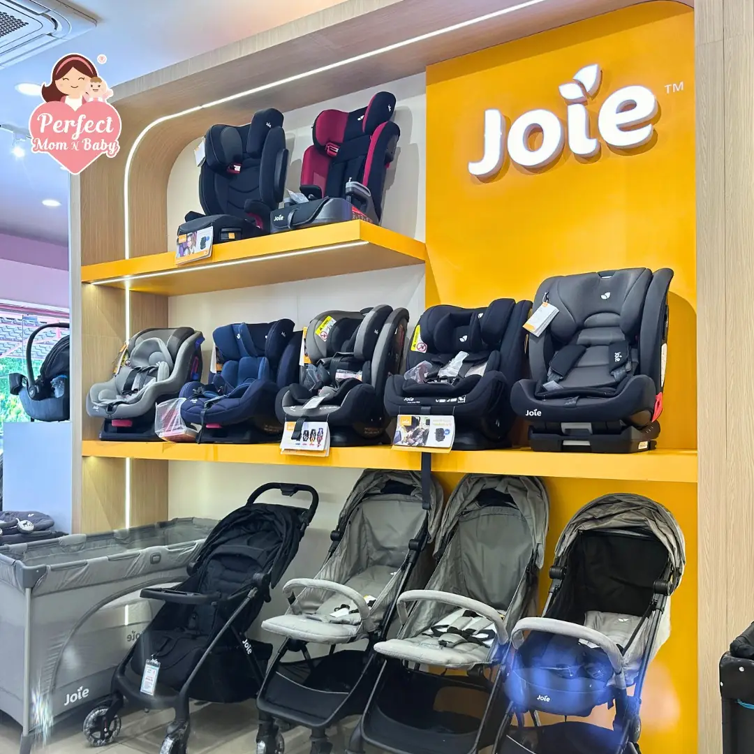 Perfect mom N baby Carousel baby care ad: Showcase ad for a store wall stacked with car seats from every brand, frame 3 of 6