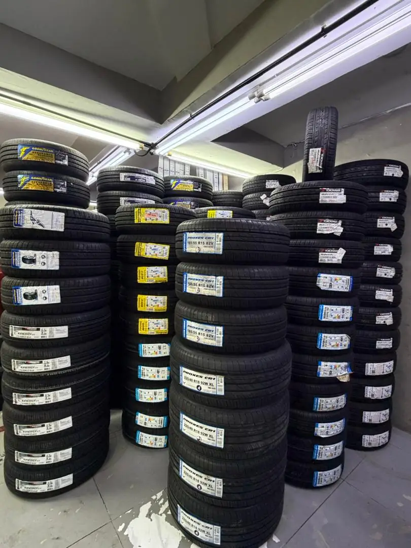CT Pusat Tayar Dan Servis Kereta Carousel automotive ad: Showcase ad for ready-stock branded car tyres at runtuh prices, frame 1 of 5