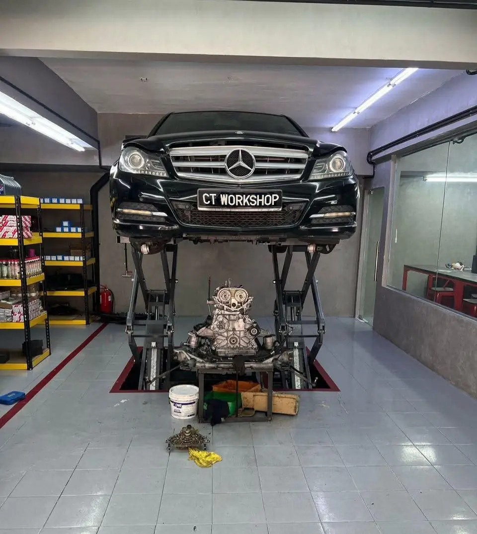 CT Pusat Tayar Dan Servis Kereta Carousel automotive ad: Showcase ad for ready-stock branded car tyres at runtuh prices, frame 4 of 5