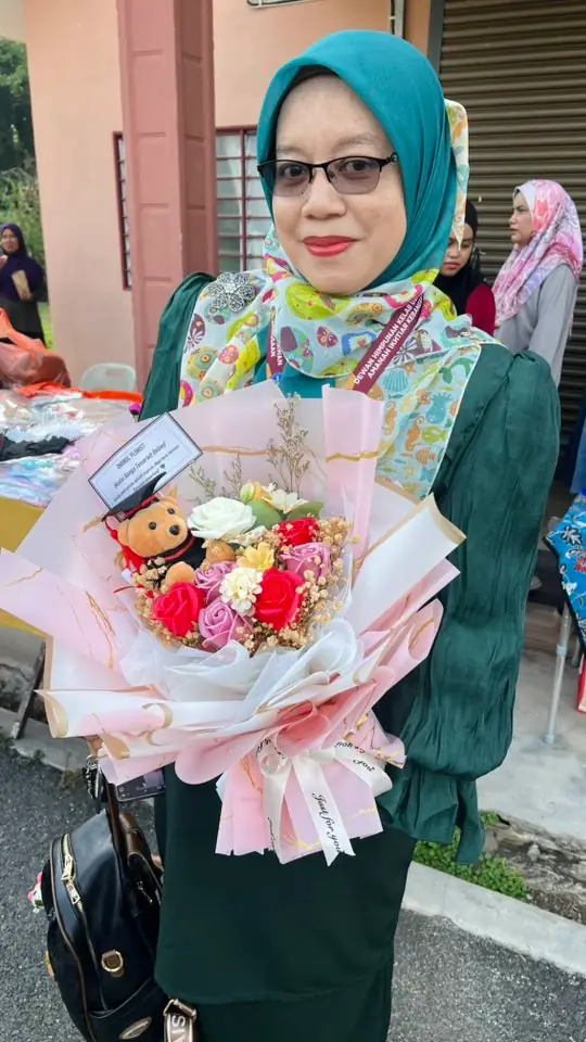 Kedai Bunga Temerloh Online 2 Carousel florists and gifting ad: Showcase ad for surprise Delivery