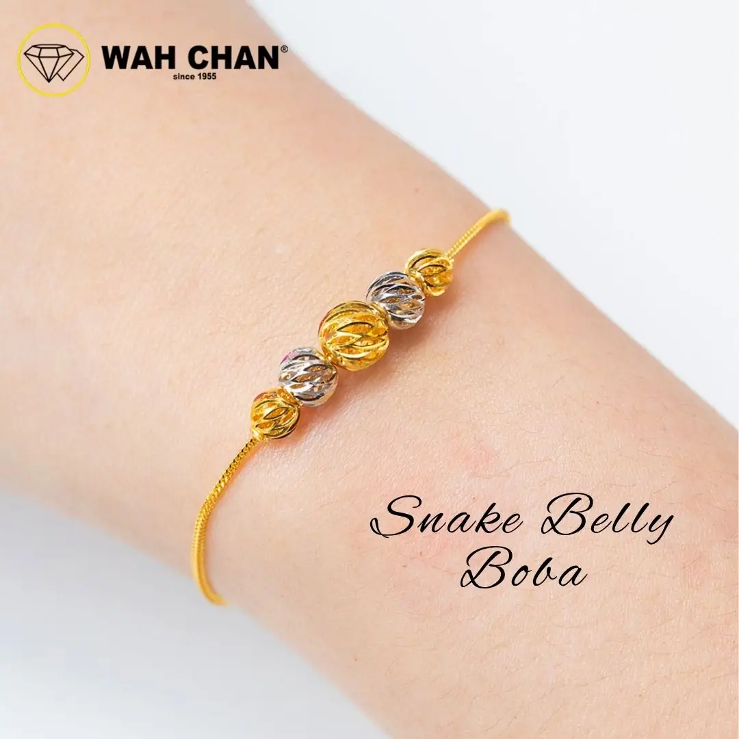 Wah Chan Gold & Jewellery Carousel jewellery and watches ad: Showcase ad for the Grape Cube Anchor Chain gold bracelet on wrist, frame 6 of 6