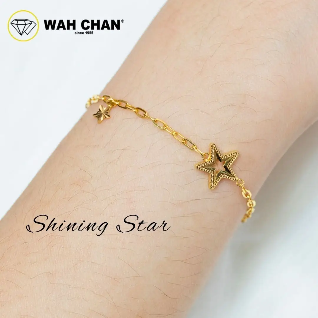Wah Chan Gold & Jewellery Carousel jewellery and watches ad: Showcase ad for the Grape Cube Anchor Chain gold bracelet on wrist, frame 2 of 6