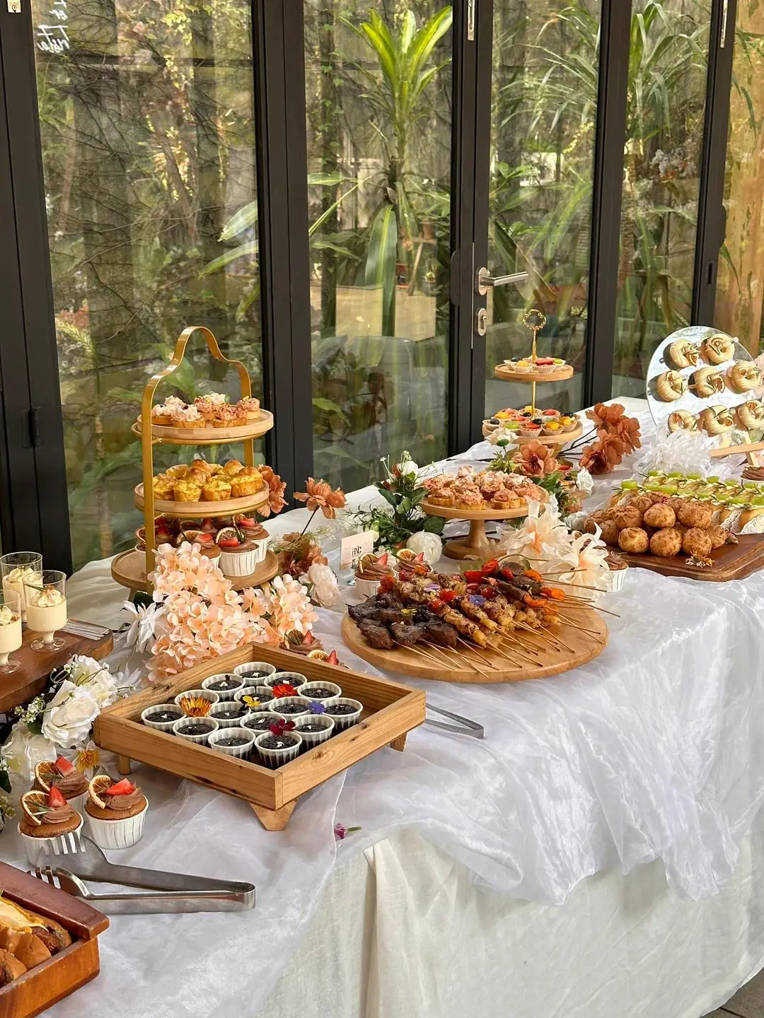 HNC Event Catering Co. Carousel wedding and events ad: Showcase ad for 新山自助餐服务