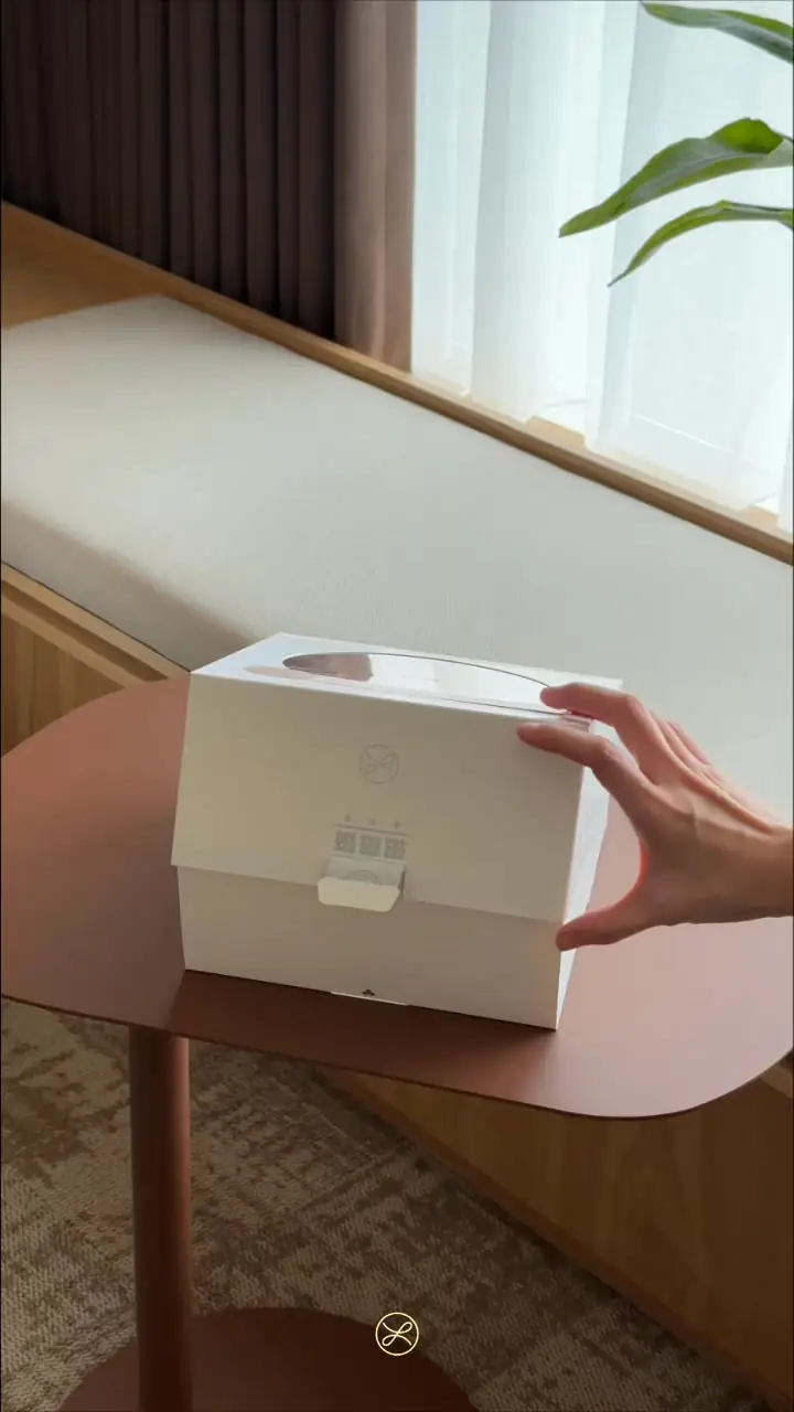 Lachér Patisserie Dynamic bakery and dessert ad: Showcase ad for show your gratitude effortlessly