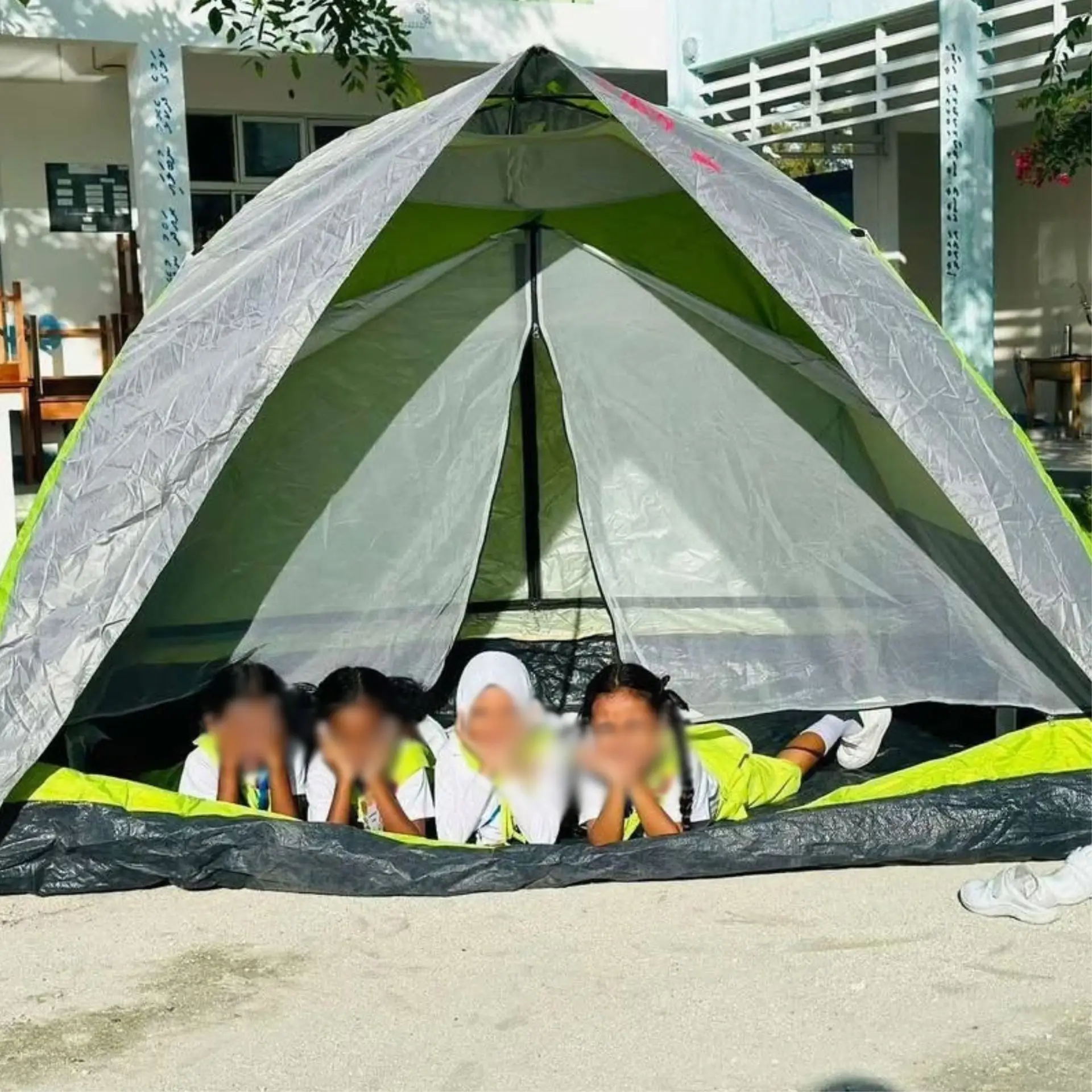 Outpost Uniform Carousel sports and outdoor ad: Showcase ad for tak pening kepala lagi bila tibanya musim perkhemahan sekolah